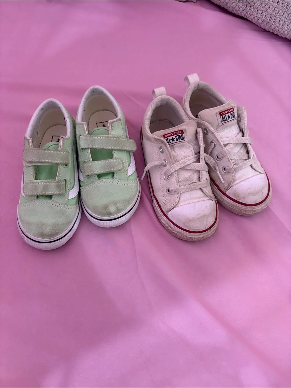 Converse Kids Low Top Sneakers in Light Pink